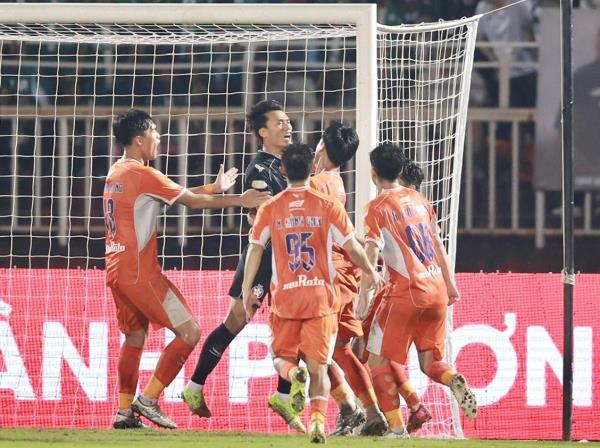 SHB Đà Nẵng sau cú chết hụt: Tái sinh  tái thiết