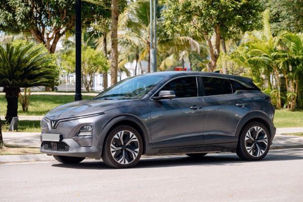 Chủ xe VF 6 hết lời khen xe an toàn và dịch vụ hậu mãi miễn chê sau tai nạn hú vía