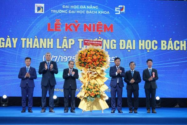 Khẳng định vai trò là trung tâm đào tạo, nghiên cứu hàng đầu khu vực miền Trung - Tây Nguyên