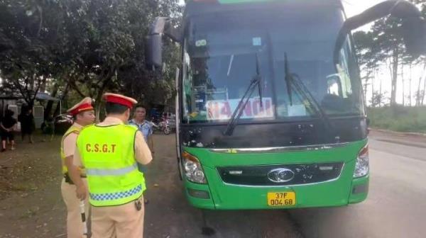 Bất an với những chuyến xe khách nêm người và bác tài không bằng lái