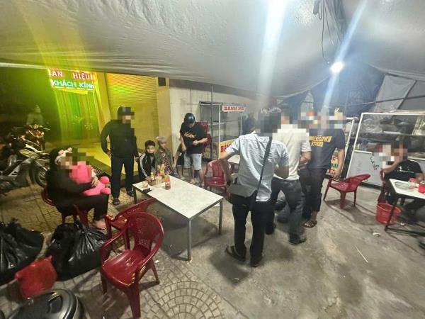 Cảnh sát hình sự Đà Nẵng giải cứu thành công bé gái vụ mua bán người, bị ép làm tiếp viên quán karaoke