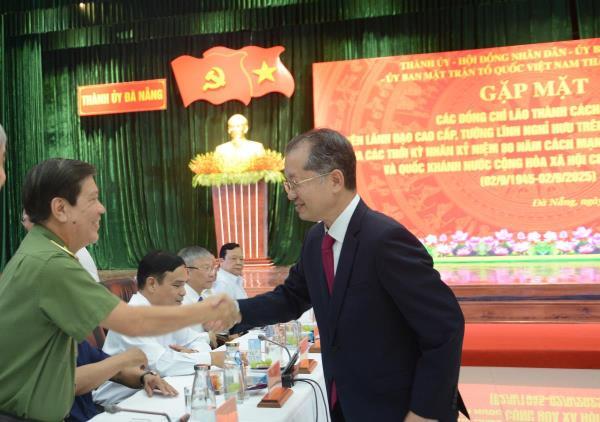 Lãnh đạo thành phố gặp mặt các đồng chí lão thành cách mạng, nguyên lãnh đạo cao cấp, tướng lĩnh nghỉ hưu