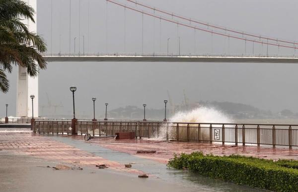 Đà Nẵng đầu tư hơn 12 tỉ đồng bảo vệ vỉa hè bờ sông Hàn