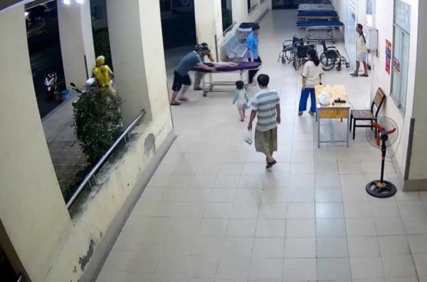 15 phút sinh tử, đại úy cảnh sát mở đường cứu bé gái 1 tuổi co giật ven đường