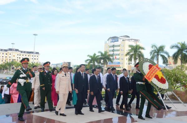 Lãnh đạo thành phố Đà Nẵng dâng hương, tưởng niệm các Anh hùng, Liệt sĩ
