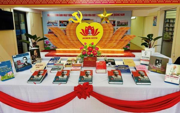 Trưng bày sách báo, tư liệu chào mừng Đại hội Đại biểu lần thứ I Đảng bộ thành phố Đà Nẵng nhiệm kỳ 2025 - 2030