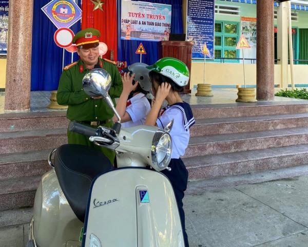 Tuyên truyền, phổ biến pháp luật về trật tự an toàn  giao thông cho học sinh