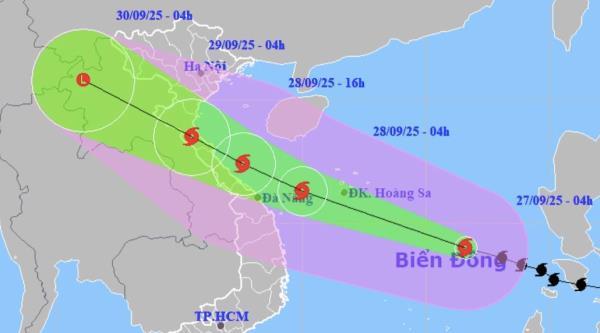Bão số 10 Bualoi giật cấp 15, lao nhanh với tốc độ 35-40 km/giờ, hướng vào miền Trung