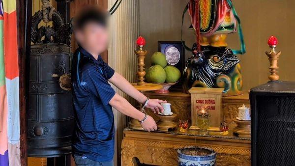 Vào chùa trộm tiền công đức