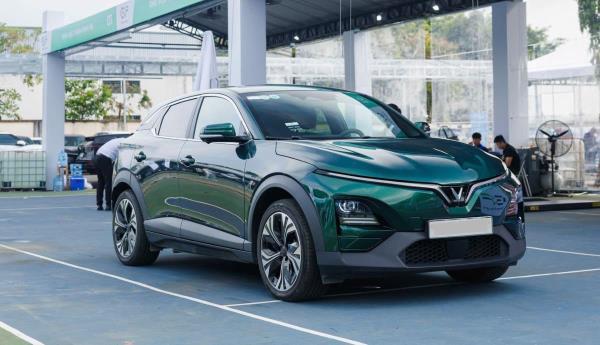 Chủ xe VF 6: Tin tưởng vào chất lượng xe VinFast, lên đời VF 6 vì mê thiết kế