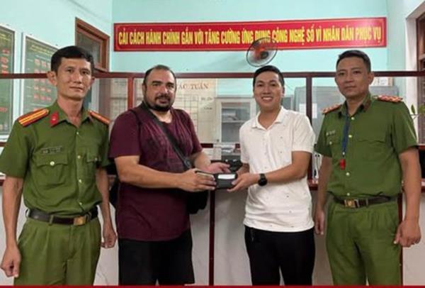 Trả lại tài sản cho người đánh rơi