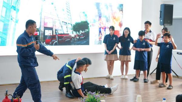 Đầu năm học, học sinh các cấp ở Đà Nẵng được rèn kỹ năng an toàn PCCC