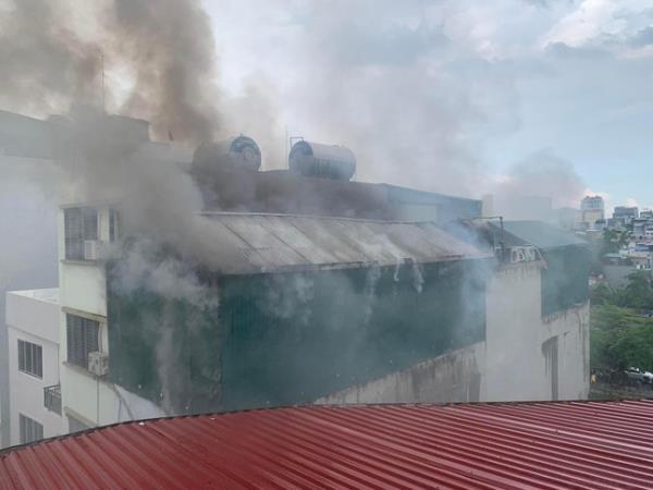 3 cảnh sát hy sinh khi chữa cháy quán karaoke trên đường Quan Hoa