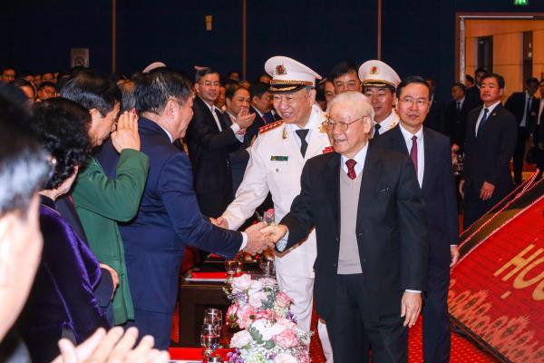 Tổng Bí thư Nguyễn Phú Trọng và Chủ tịch nước Võ Văn Thưởng dự Kỷ niệm 75 năm CAND học tập, thực hiện Sáu điều Bác Hồ dạy