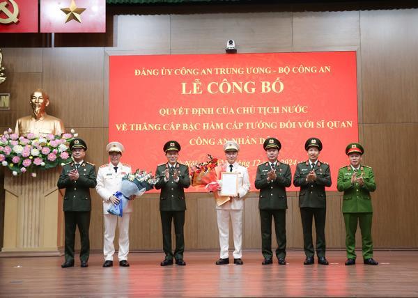 Thăng cấp bậc hàm cấp Tướng, trao phần thưởng cao quý tặng các tập thể, cá nhân