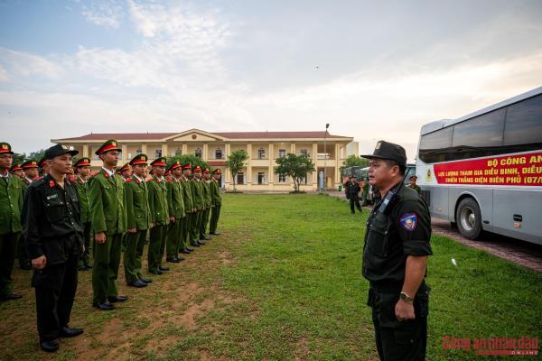 Lực lượng diễu binh CAND hành quân lên Điện Biên Phủ