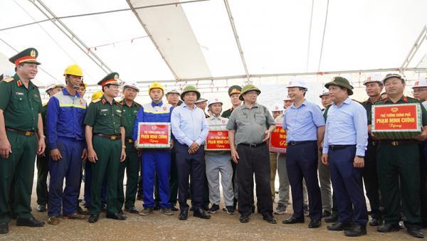 Thủ tướng Phạm Minh Chính kiểm tra một số công trình trọng điểm tại Quảng Bình