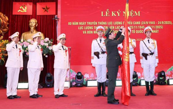 Bộ trưởng Lương Tam Quang dự Lễ kỷ niệm 80 năm Ngày truyền thống lực lượng Viễn thông và cơ yếu CAND