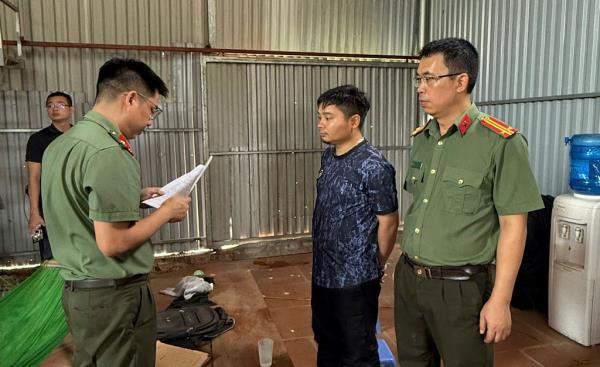 Xưởng lắp ráp vũ khí quân dụng số lượng lớn bị khui lộ như thế nào?