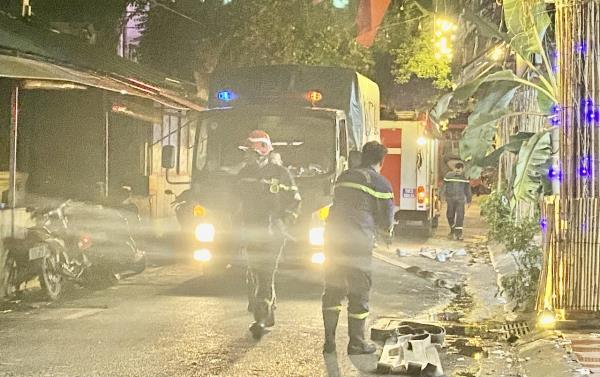 Tích cực cứu hộ, cứu nạn vụ cháy chung cư trong đêm làm 8 người tử vong