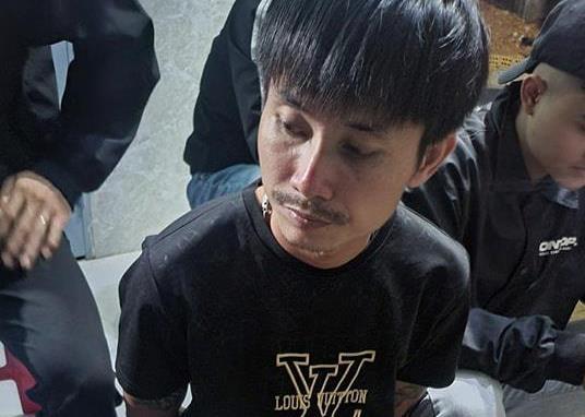 Bắt quả tang con nghiện đi nhận… đá