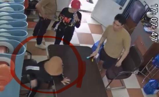 Kỳ án tát bên má trái nhưng vết sẹo ở má phải