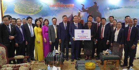 Lãnh đạo thành phố Đà Nẵng chúc Tết Bunpimay 2024 tại tỉnh Attapeu