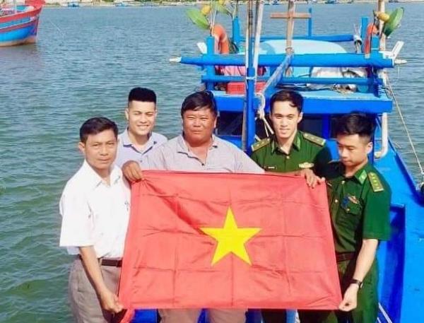 Tuyên truyền Luật Thủy sản và chống khai thác hải sản bất hợp pháp cho ngư dân