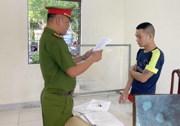 Vừa ra tù đã xộ khám