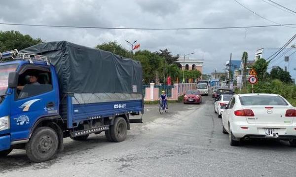 Xe ùn ùn né trạm BOT, chủ đầu tư kiến nghị lắp đặt rào chắn