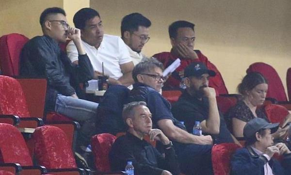 HLV Troussier vi hành ở Cúp Quốc gia