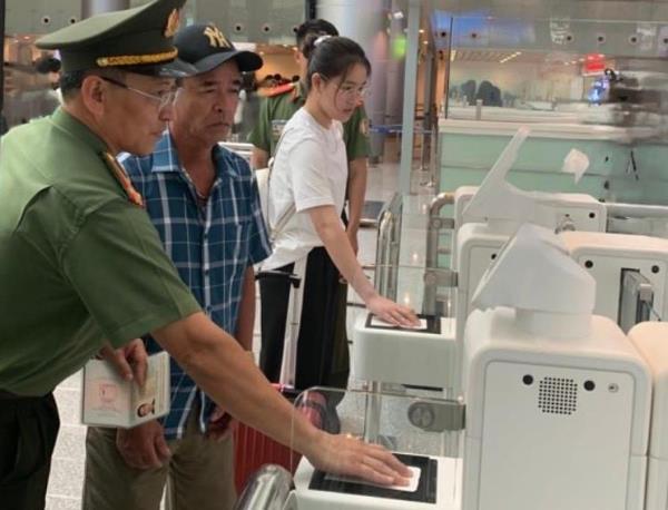 Khẩn trương tích hợp công nghệ sinh trắc học trên VNeID vào các hệ thống nghiệp vụ liên quan đến giao thông