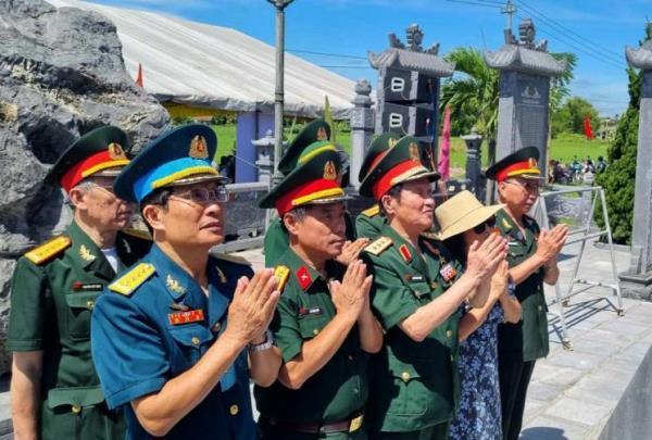 Núi sông Quảng Trị còn ghi tháng ngày...