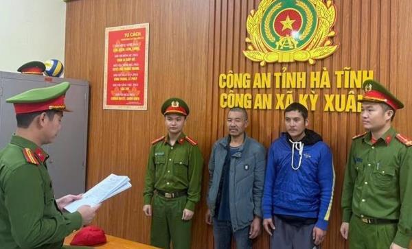 Cáo đầu đen sa lưới