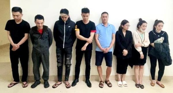 Nam thanh nữ tú bay lắc