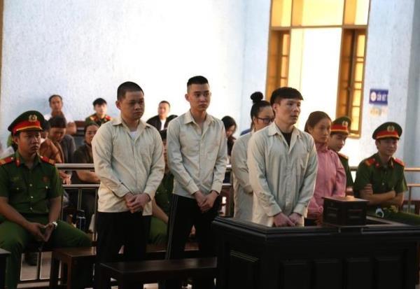 Tử hình gã đàn ông dắt vợ và trà xanh đi buôn ma túy