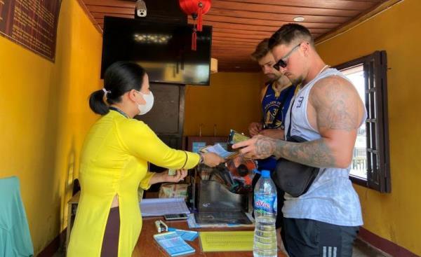 Bán vé tham quan phố cổ Hội An là góp phần giữ gìn Di sản