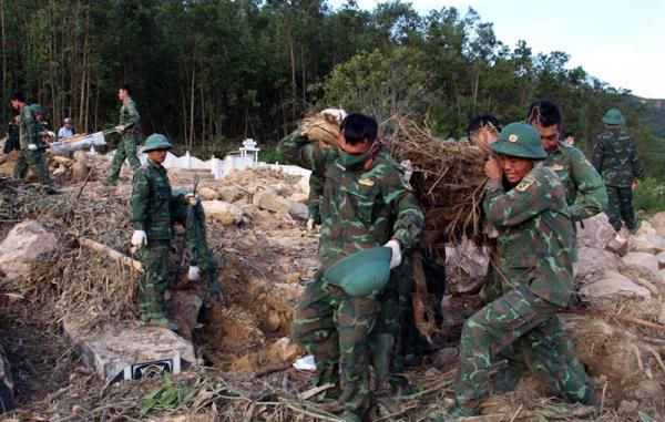 Đi tìm nguyên nhân sạt lở tại nghĩa trang Hòa Sơn