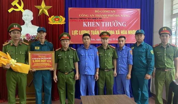 Khen thưởng Tổ tuần tra 8394 Công an xã Hòa Nhơn