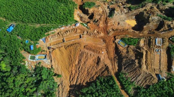 Vàng tặc phá nát Thác Trắng - Bồng Miêu: Có sự bảo kê hay chính quyền bất lực? (Kỳ 1: Thượng nguồn Thác Trắng bị băm nát)