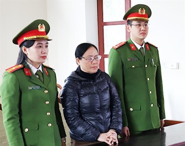 Quý bà chuyên lừa chạy việc