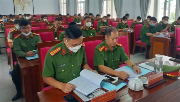 Lực lượng 911 CATP Đà Nẵng bàn giao 587 vụ vi phạm cho CAQ Thanh Khê xử lý