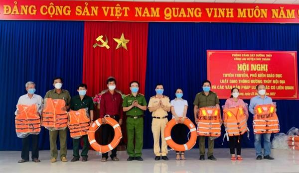 Tuyên truyền Luật Giao thông đường thủy cho người dân