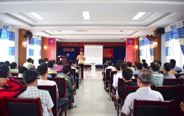 Nâng cao ý thức chấp hành giao thông cho doanh nghiệp vận tải