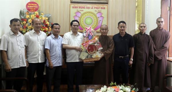 Lãnh đạo Công an tỉnh Đắk Nông thăm, chúc mừng Đại lễ Phật đản Phật lịch 2566 (Dương lịch 2022)