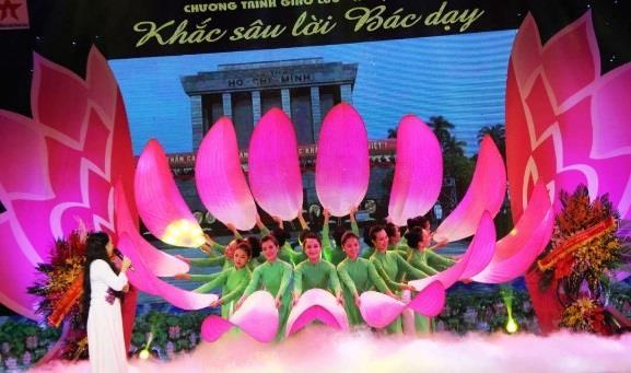 Sâu lắng chương trình nghệ thuật Bác Hồ một tình yêu bao la