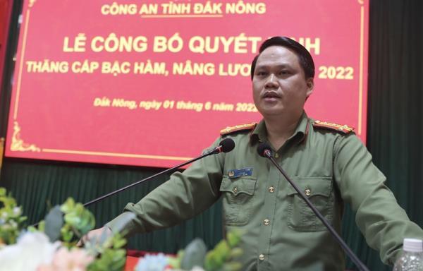 Công an Đắk Nông công bố quyết định thăng cấp bậc hàm, nâng bậc lương năm 2022 cho 736 cán bộ, chiến sĩ