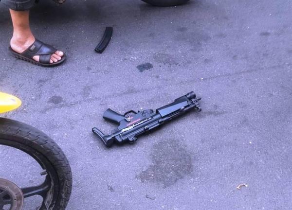 Hàng nóng tại hiện trường