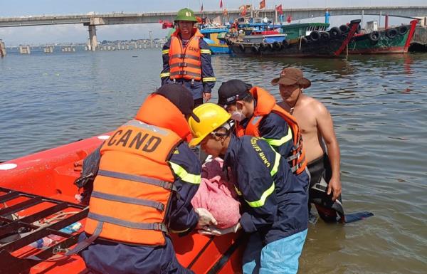 Mẹ ơi, con có tội gì