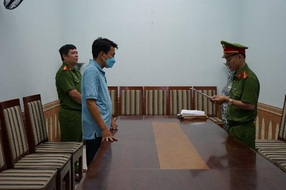 Đà Nẵng, bắt tạm giam Giám đốc công ty dược lăng mạ, xúc phạm lực lượng công an trên phố